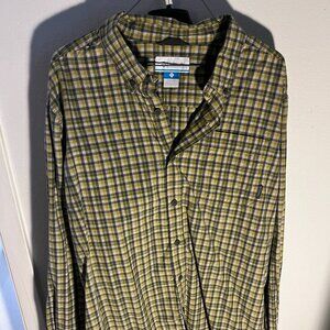 L Columbia Long Sleeve Button Down Shirt